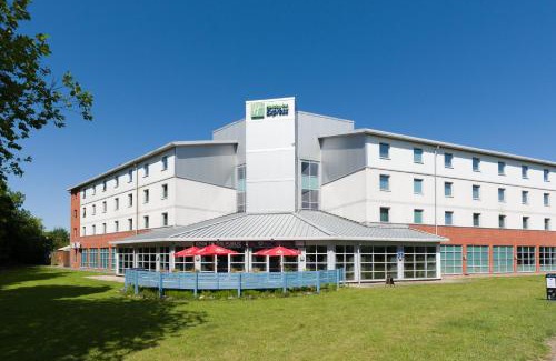 Leigh Hotel | Holiday Inn Express Leigh - Sports Village by IHG