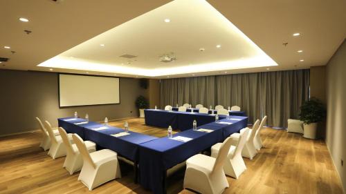 Luozhuang District Hotel | Holiday Inn Express Linyi Riverside by IHG