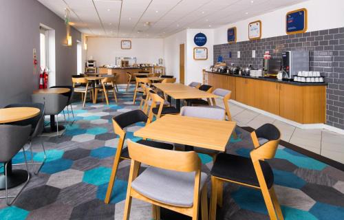 Belle Vue Hotel | Holiday Inn Express Manchester East by IHG