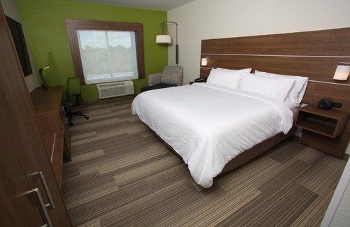 McCook Hotel | Holiday Inn Express - McCook by IHG