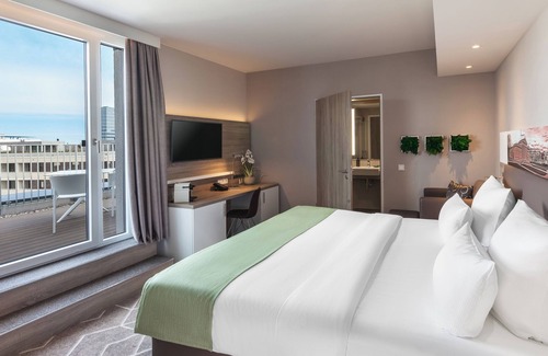 Berg am Laim Hotel | Holiday Inn Express Munich - City East by IHG