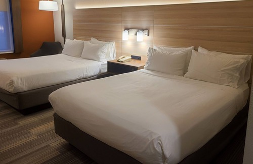 Newton Falls Hotel | Holiday Inn Express Newton Falls by IHG