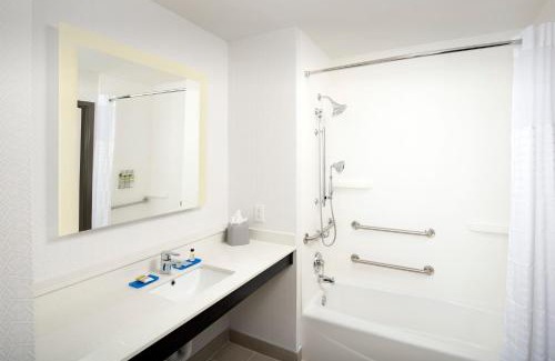 Downtown Hotel | Holiday Inn Express Pensacola Downtown by IHG