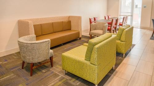 Porterville Hotel | Holiday Inn Express Porterville by IHG