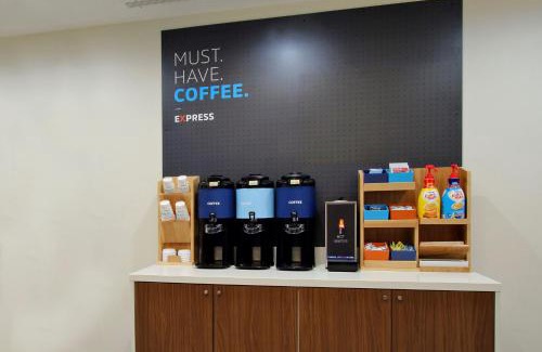 Innsbrook Hotel | Holiday Inn Express Richmond I-64 Short Pump Area by IHG