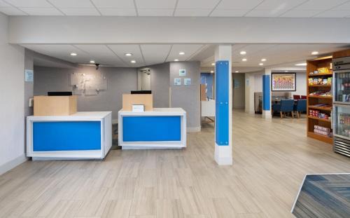 North Greece Hotel | Holiday Inn Express Rochester-Greece