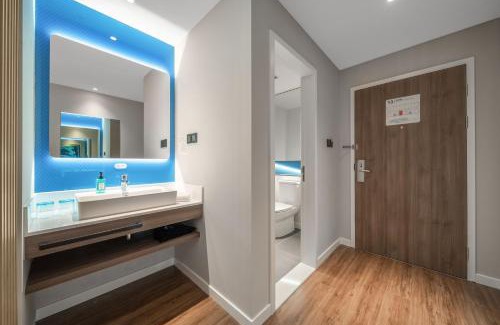 Weihai Hotel | Holiday Inn Express Rongcheng Science and Technology Park