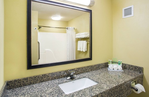 Martinsville Hotel | Holiday Inn Express & Suites Martinsville by IHG