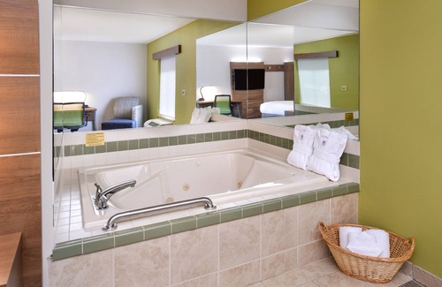 Mineralwells Hotel | Holiday Inn Express & Suites Parkersburg-Mineral Wells by IHG