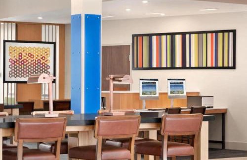 Pflugerville Hotel | Holiday Inn Express & Suites Austin North - Pflugerville by IHG