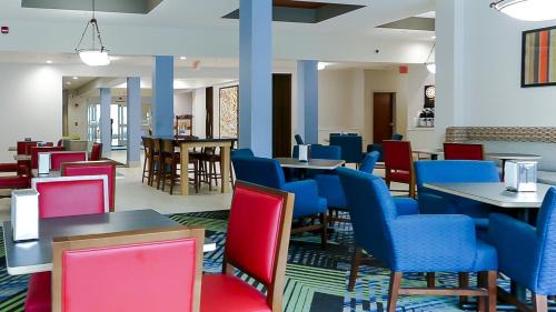 St. Petersburg - Clearwater Hotel | Holiday Inn Express St. Petersburg North/I-275 by IHG