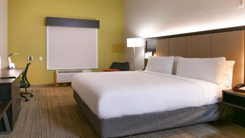 St. Petersburg - Clearwater Hotel | Holiday Inn Express St. Petersburg North/I-275 by IHG