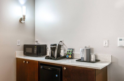 Salina Hotel | Holiday Inn Express Salinas by IHG