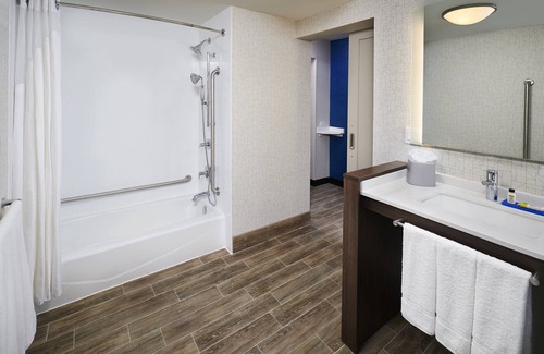 Point Edward Hotel | Holiday Inn Express Sarnia - Point Edward by IHG