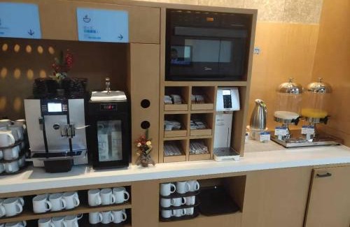 Pudong Hotel | Holiday Inn Express Shanghai Kangqiao by IHG