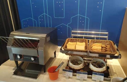 Pudong Hotel | Holiday Inn Express Shanghai Kangqiao by IHG
