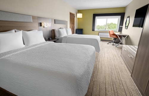 Centereach Hotel | Holiday Inn Express Stony Brook by IHG