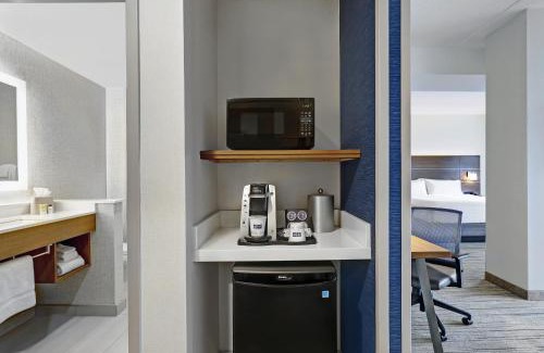 Collingwood Hotel | Holiday Inn Express & Suites - Collingwood