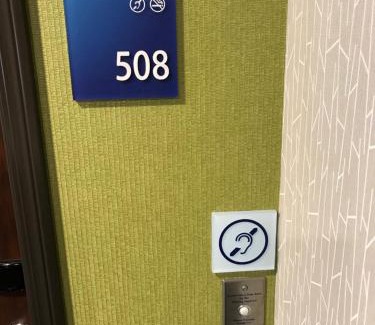 Monroeville Hotel | Holiday Inn Express & Suites - Pittsburgh - Monroeville by IHG