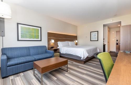 Chilliwack Proper Village West Hotel | Holiday Inn Express & Suites - Chilliwack East an IHG Hotel