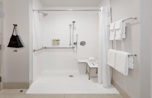 Roanoke Hotel | Holiday Inn Express & Suites Fort Worth North - Northlake by IHG
