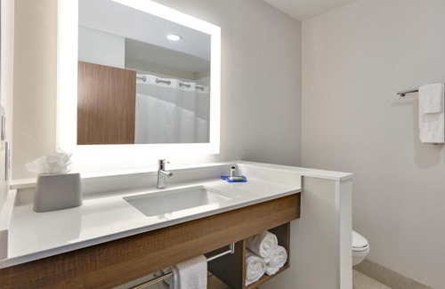 Roanoke Hotel | Holiday Inn Express & Suites Fort Worth North - Northlake by IHG