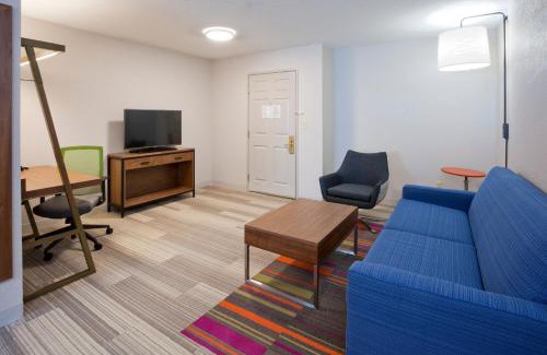 Golden Valley Hotel | Holiday Inn Express & Suites Minneapolis - West End by IHG