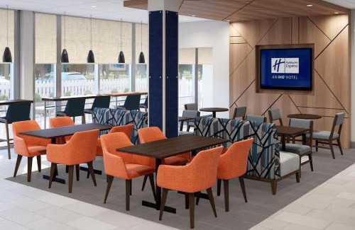 Reedsburg Hotel | Holiday Inn Express & Suites Reedsburg - Dells Area by IHG