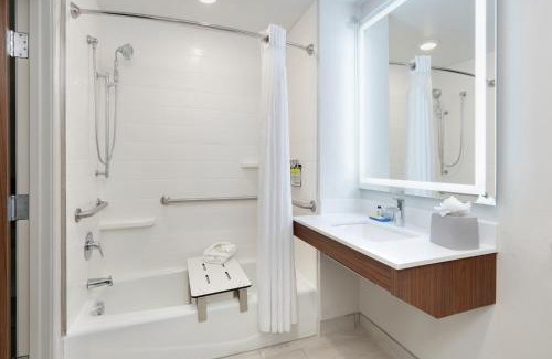 San Antonio Hotel | Holiday Inn Express & Suites San Antonio NW near SeaWorld by IHG