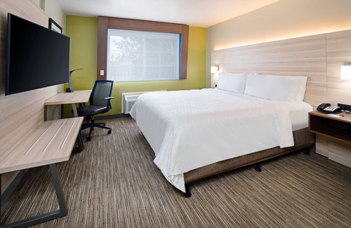 Watsonville Hotel | Holiday Inn Express & Suites Watsonville by IHG