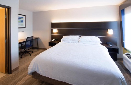 Worthington Hotel | Holiday Inn Express & Suites - Worthington by IHG