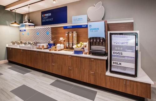 Moose Jaw Hotel | Holiday Inn Express & Suites - Moose Jaw by IHG