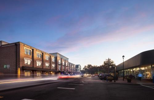 Dahlonega Hotel | Holiday Inn Express & Suites - Dahlonega - University Area by IHG