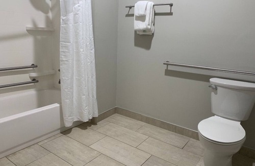 Haubstadt Hotel | Holiday Inn Express & Suites Evansville North by IHG