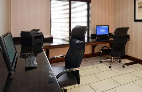 Greenfield Hotel | Holiday Inn Express & Suites Greenfield by IHG