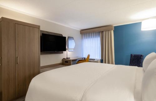 Greensboro Hotel | Holiday Inn Express & Suites Greensboro - I-40 atWendover by IHG