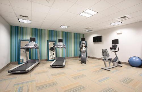 Manhattan Hotel | Holiday Inn Express & Suites Manhattan by IHG