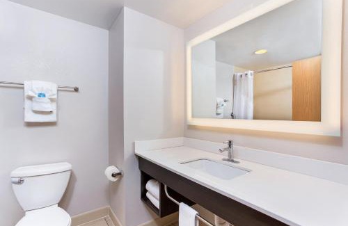 Morristown Hotel | Holiday Inn Express & Suites Morristown by IHG