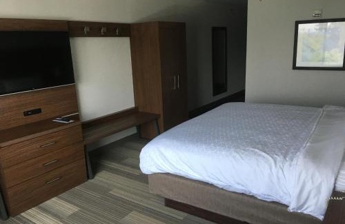 Bethlehem Hotel | Holiday Inn Express & Suites Bethlehem Arpt-Allentown Area