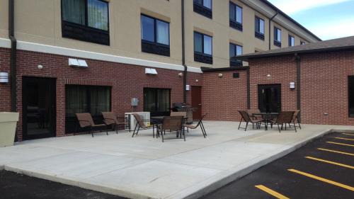 Cambridge Hotel | Holiday Inn Express & Suites Cambridge by IHG