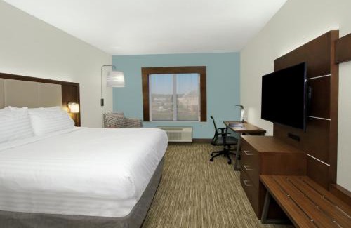 Columbus Hotel | Holiday Inn Express & Suites Columbus North by IHG