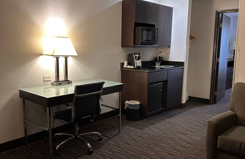 Riverwoods Hotel | Holiday Inn Express & Suites Chicago-Deerfield/Lincolnshire by IHG