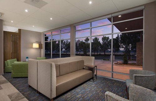 Portland Hotel | Holiday Inn Express & Suites - Portland Airport - Cascade Stn by IHG
