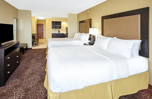Sandusky Hotel | Holiday Inn Express & Suites Sandusky by IHG