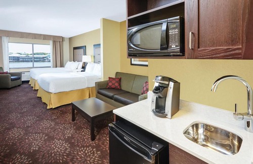 Sandusky Hotel | Holiday Inn Express & Suites Sandusky by IHG