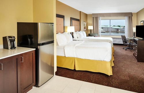 Sandusky Hotel | Holiday Inn Express & Suites Sandusky by IHG