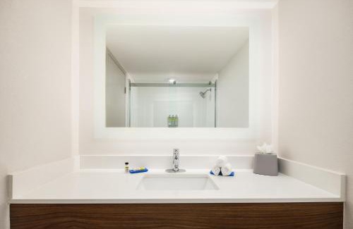 Northlake Hotel | Holiday Inn Express & Suites - Atlanta - Tucker Northlake by IHG