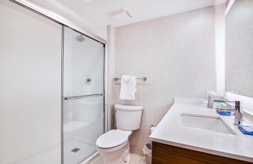 Willoughby Hotel | Holiday Inn Express & Suites Langley by IHG