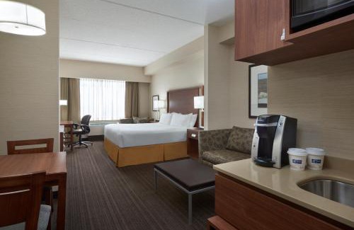 Vaughan Hotel | Holiday Inn Express & Suites Vaughan-Southwest by IHG