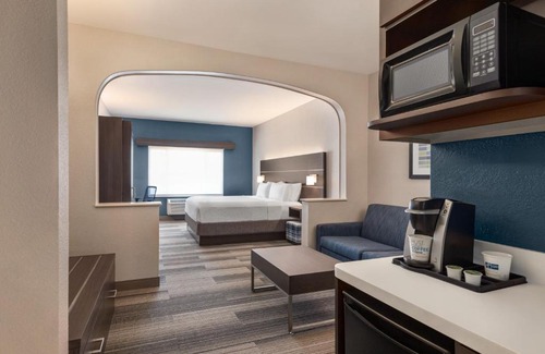 Dupont Hotel | Holiday Inn Express & Suites Denver Airport by IHG